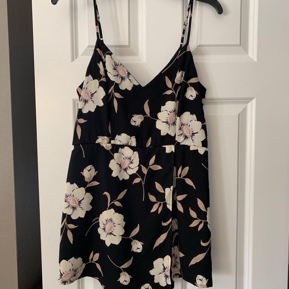 Lulu’s romper size Medium but fits like small.
